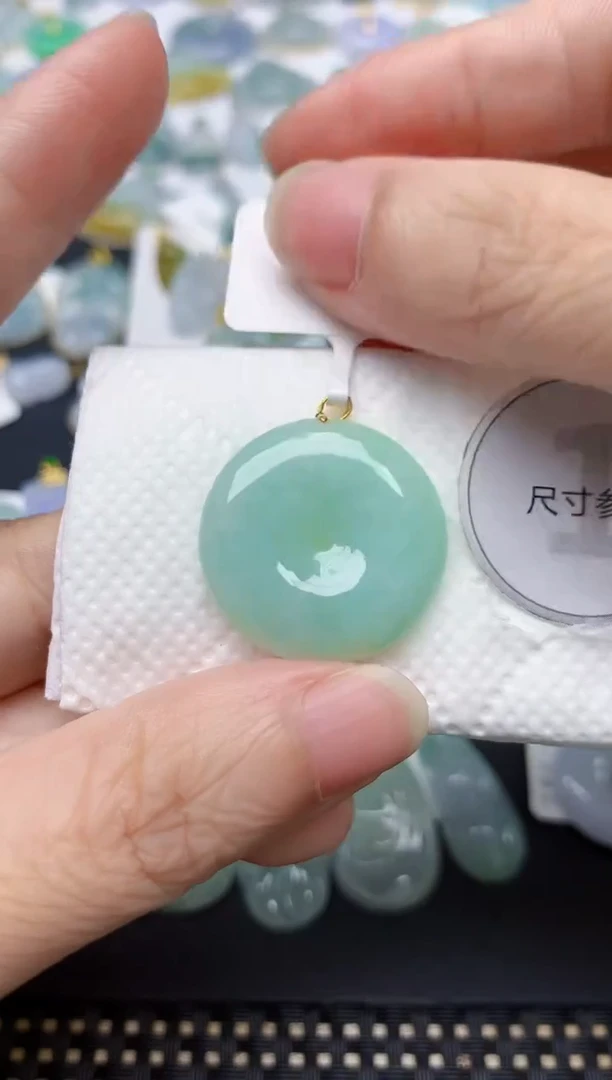 翡翠18K金镶嵌颈饰天然缅甸A货翡翠