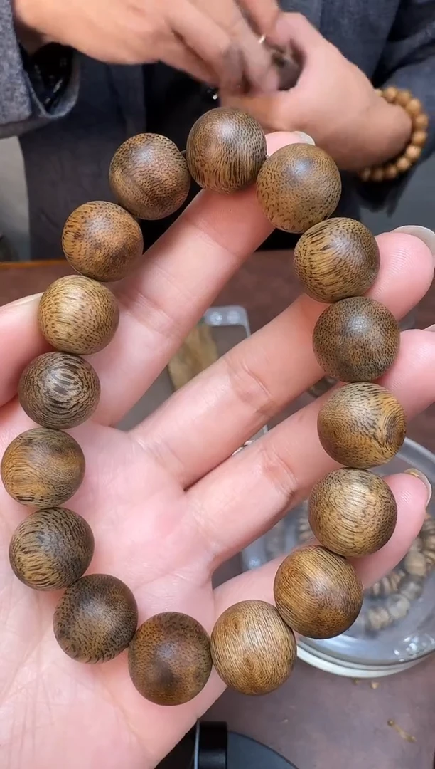 沉香手串陆河单圈1.4的19克+