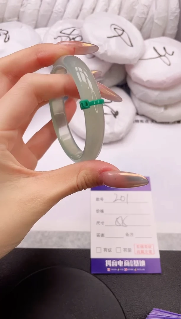 【闪购商品】石英质玉手镯未镶嵌20K201-54