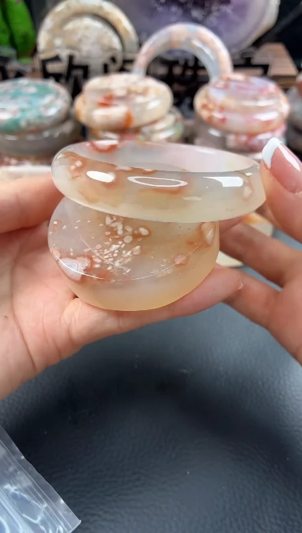 未镶嵌手镯（圆镯）石英质玉56