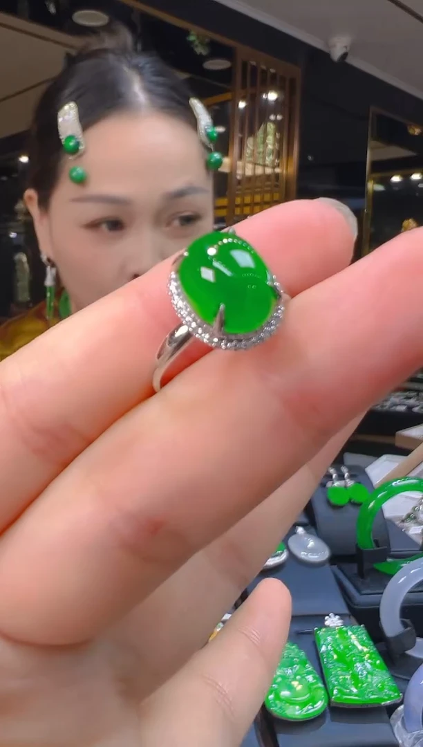 18K金镶嵌戒指翡翠018
