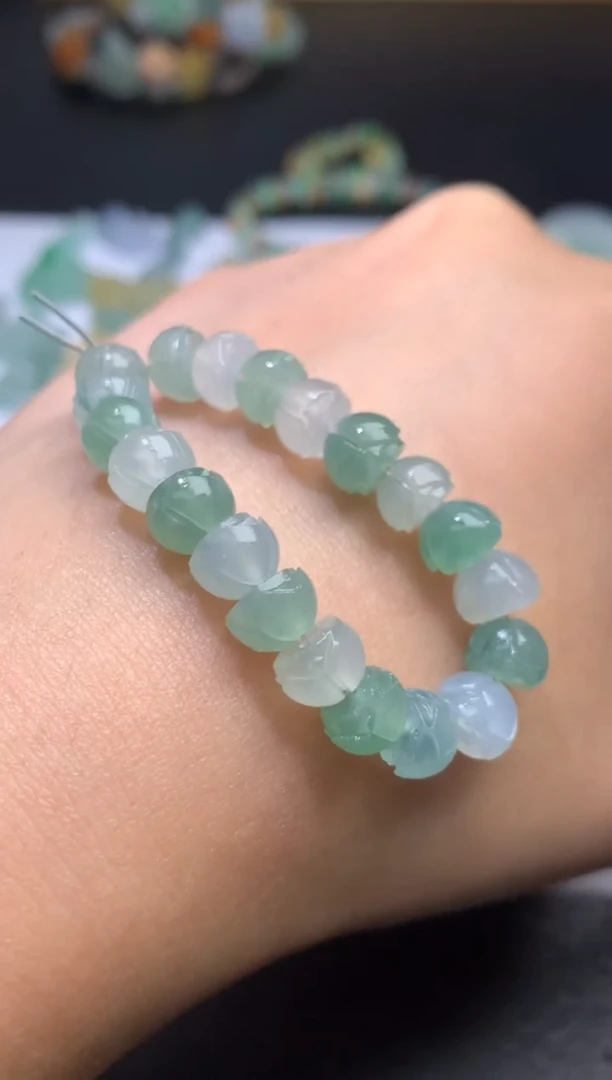 未镶嵌定制翡翠毛货 卡7.5  20颗