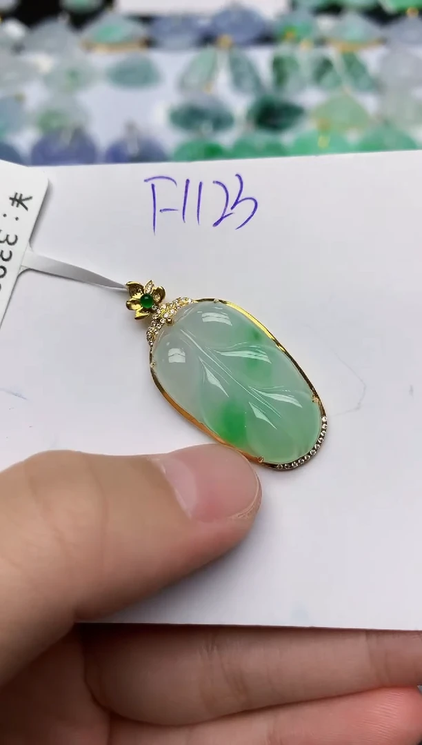 颈饰18K金镶嵌翡翠天然缅甸A货翡翠百元以上9元证书费自理