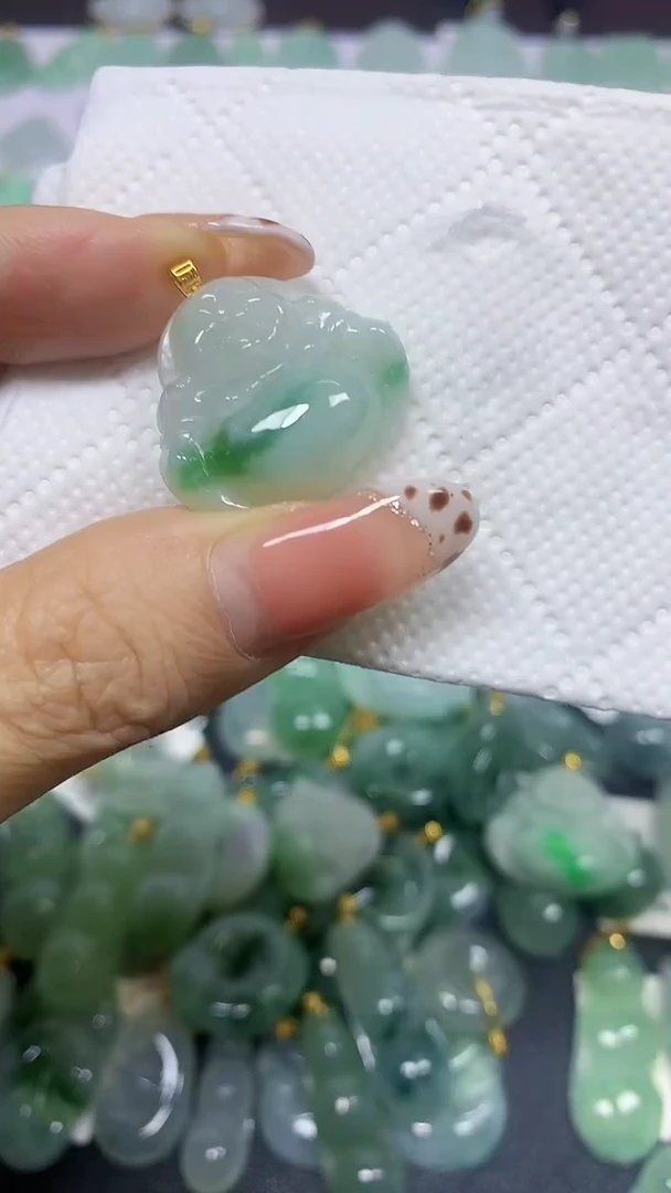 颈饰18K金镶嵌翡翠天然翡翠A货