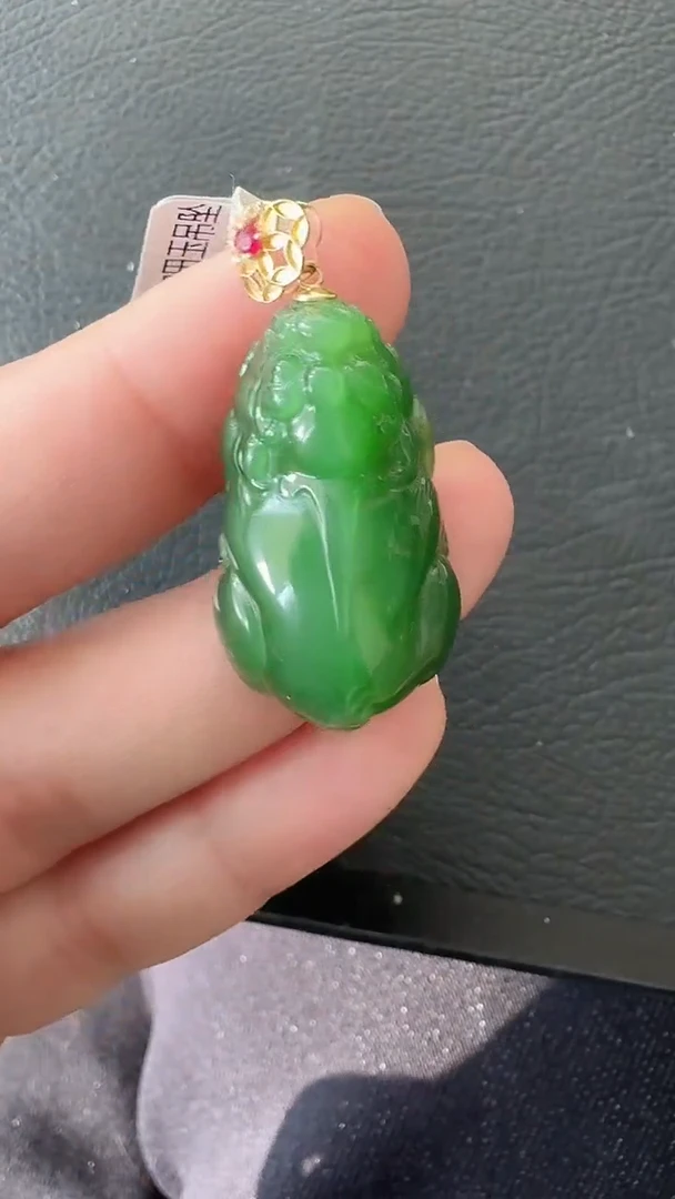 颈饰18K金镶嵌和田玉荣倩