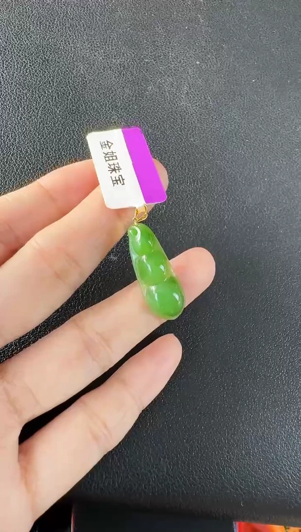 颈饰18K金镶嵌和田玉（碧玉）福豆