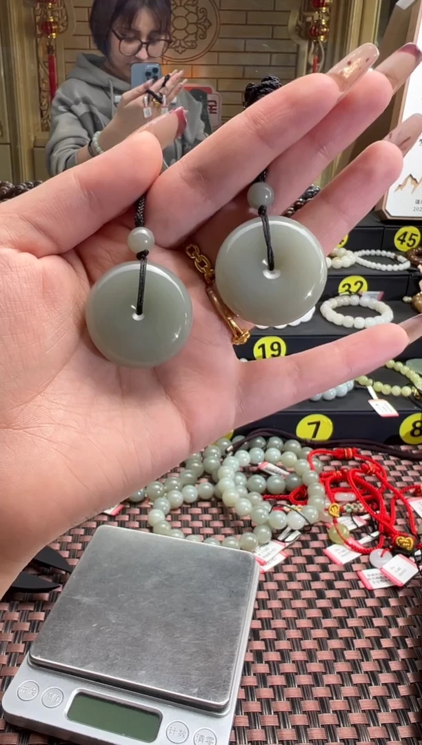 【闪购商品】和田玉吊坠(赠链)未镶嵌且末料青白玉平安扣卡31发其一