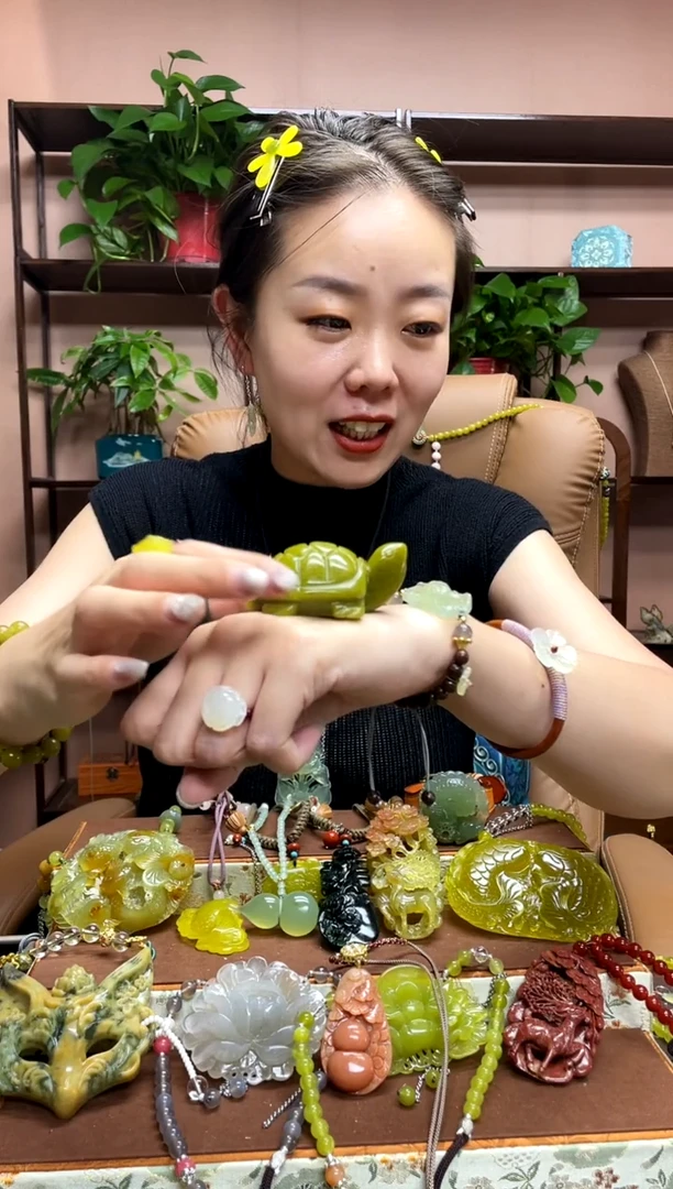 未镶嵌岫玉吊坠多样性发货发其中之一