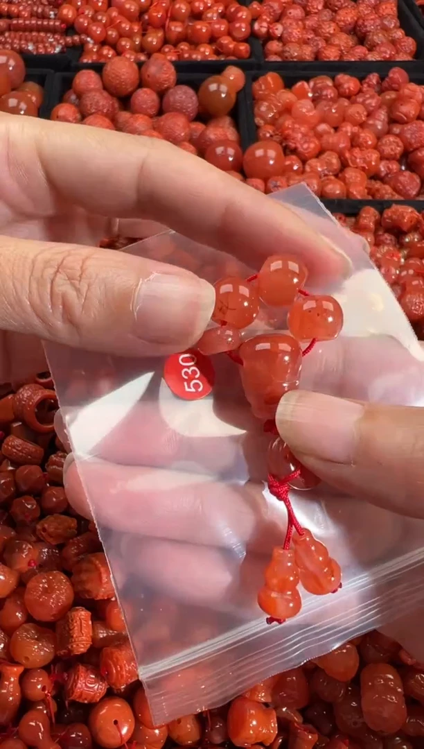 南红玛瑙未镶嵌颈饰1