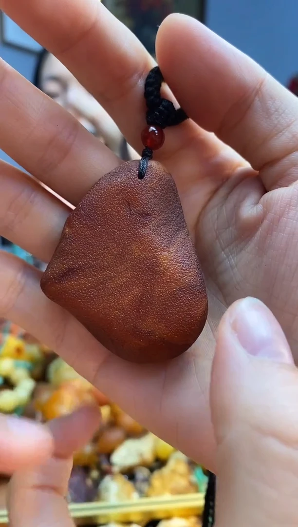 未镶嵌颈饰琥珀吊坠