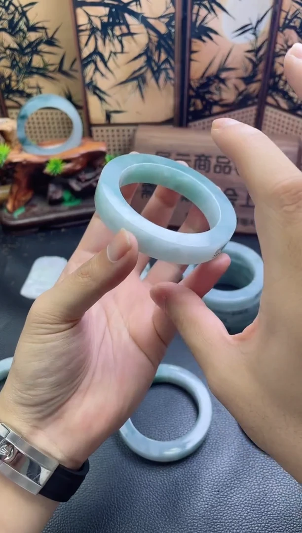 定制翡翠手镯未镶嵌手镯