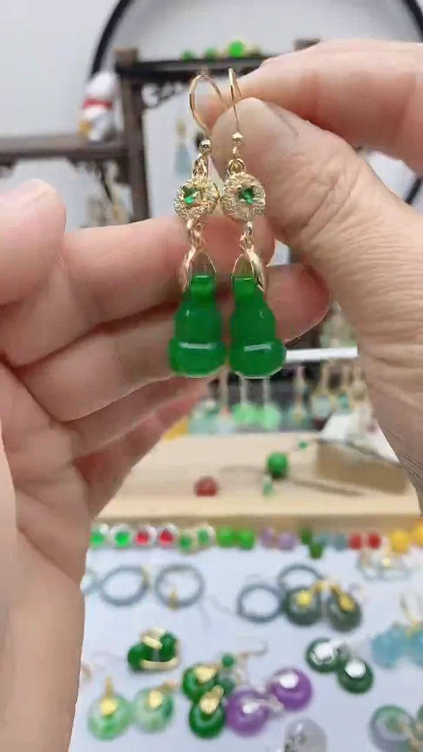 14K金镶嵌石英质玉（天山翠）耳饰183