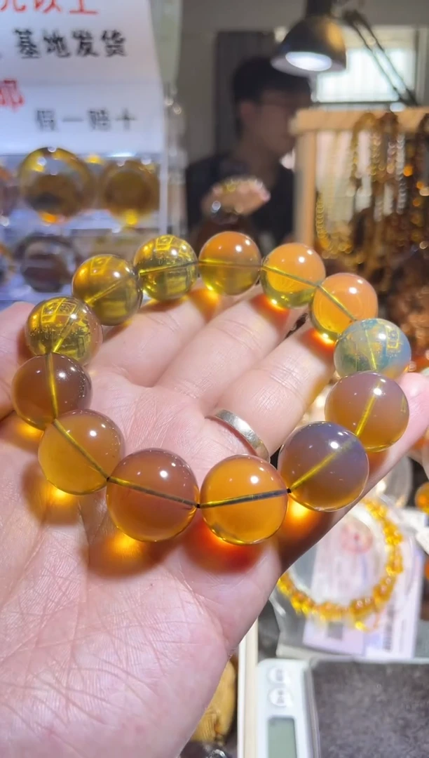 未镶嵌琥珀裸石不**心卡19 金蓝珀