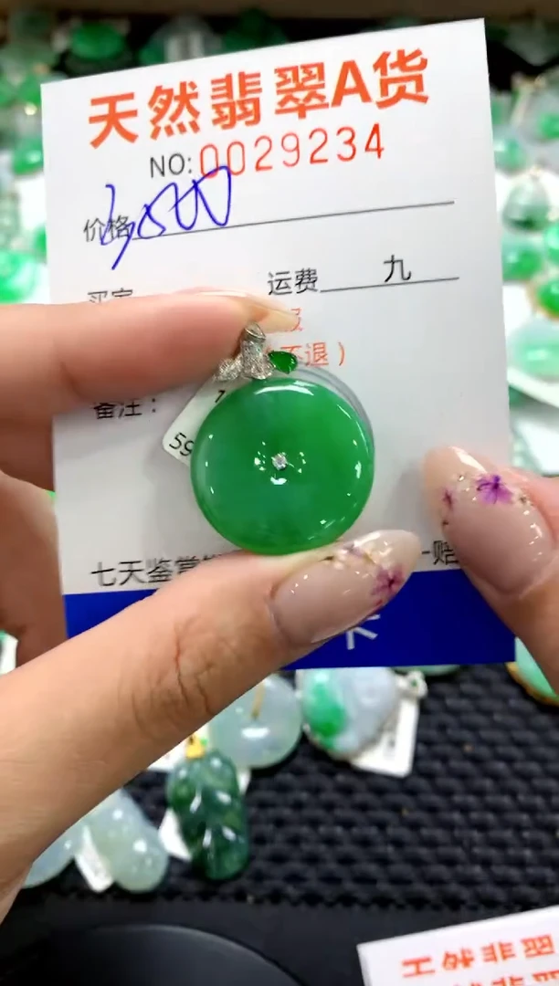 翡翠18K金镶嵌颈饰11111111111111111