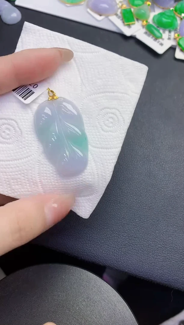 颈饰18K金镶嵌翡翠缅甸天然翡翠A货