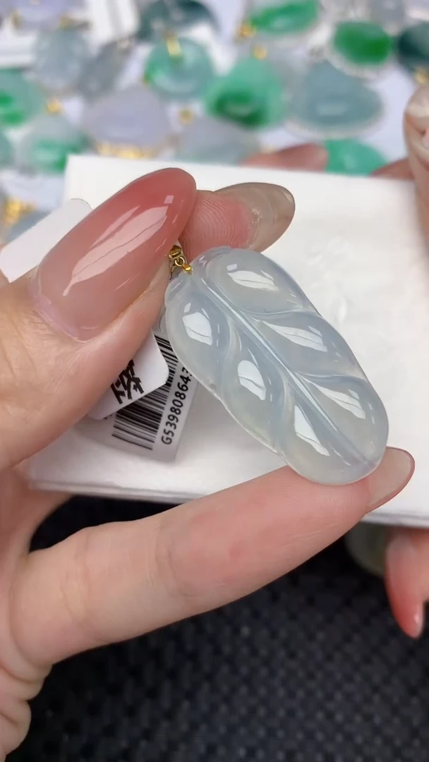 翡翠18K金镶嵌颈饰天然翡翠a货