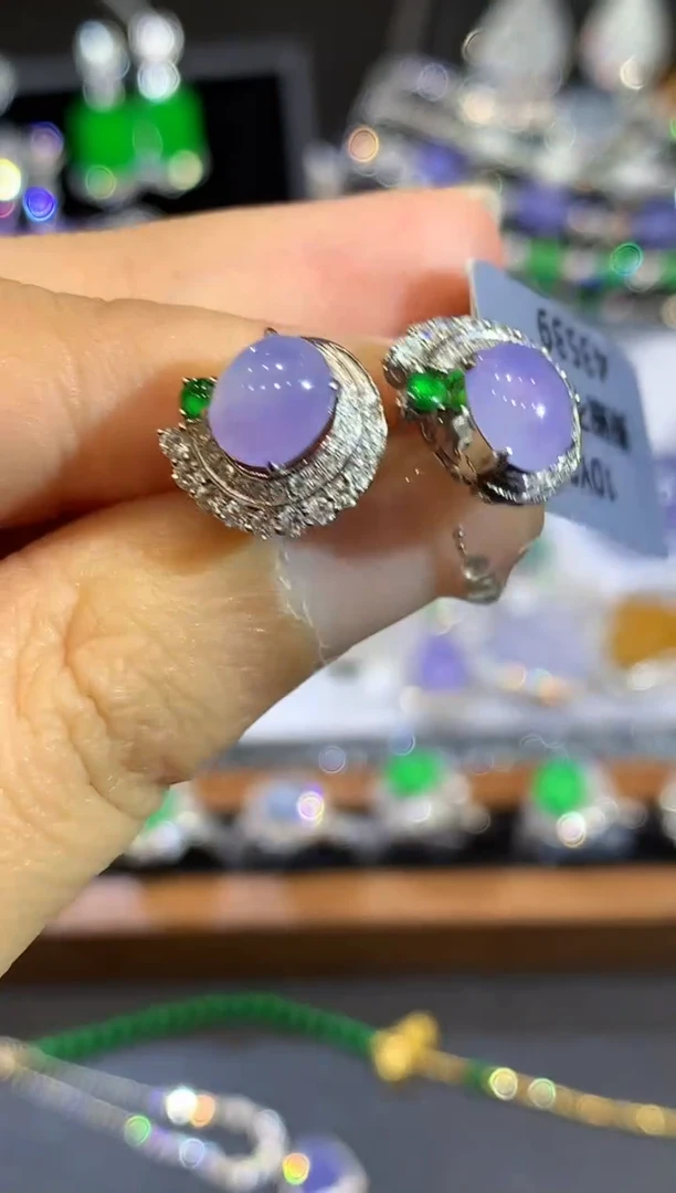 18K金镶嵌翡翠耳饰多样性发其一