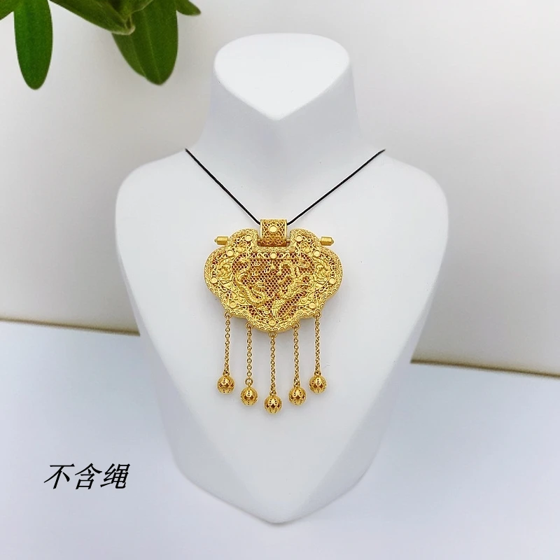 【聚鑫黄金】足金999 素金高工古法天子门生吊坠，充满了中式韵味‌。