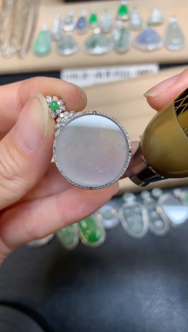 翡翠18K金镶嵌颈饰圆牌【无服务费