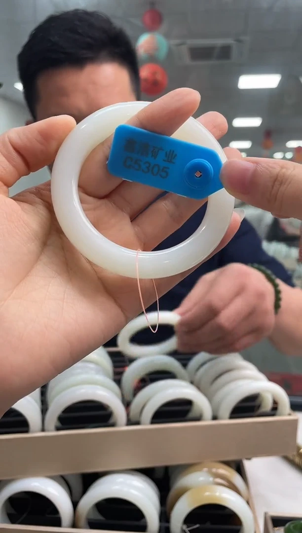 和田玉手镯未镶嵌且末金山 C5305 圈口57