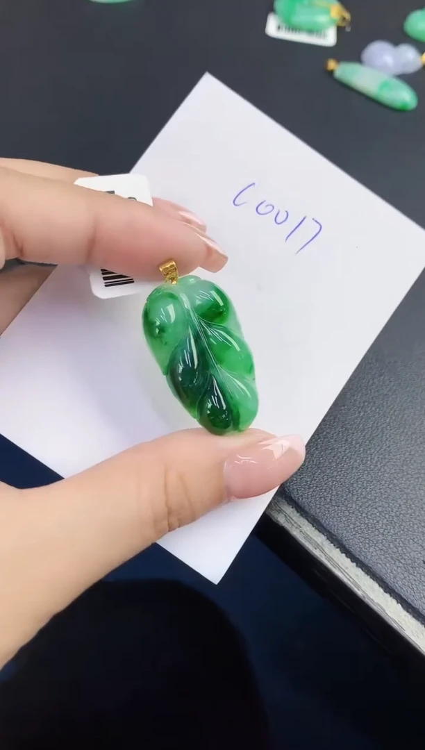 翡翠18K金镶嵌颈饰缅甸天然翡翠A货