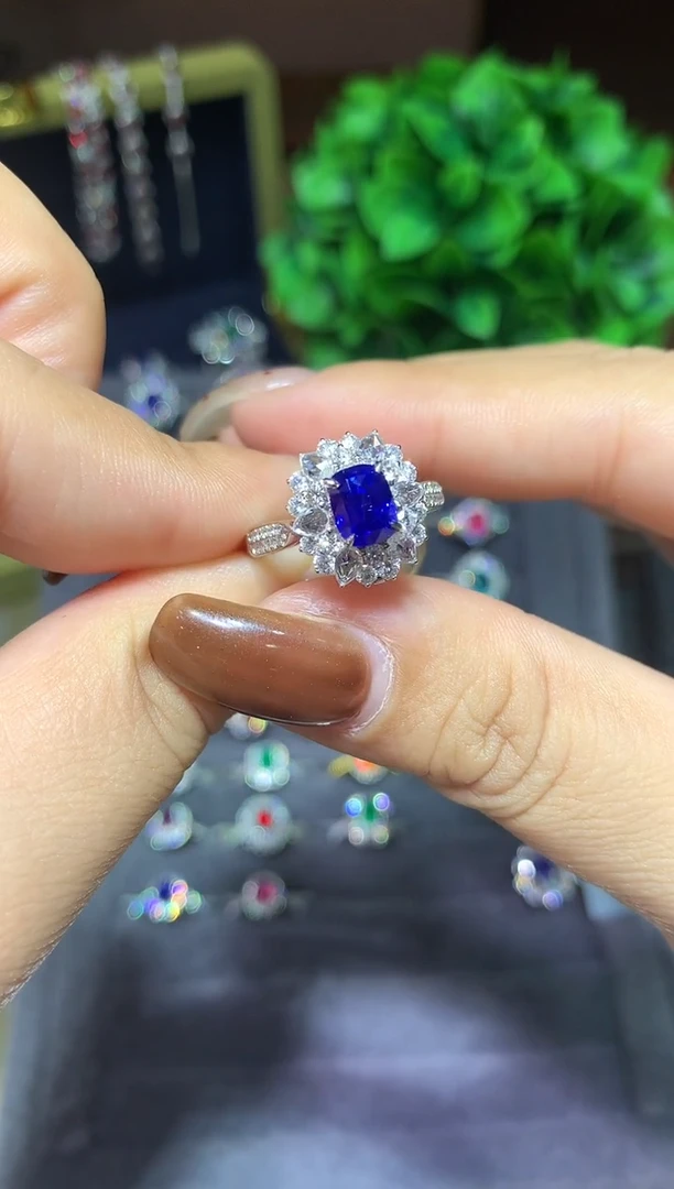 戒指蓝宝石18K金镶嵌1.69ct