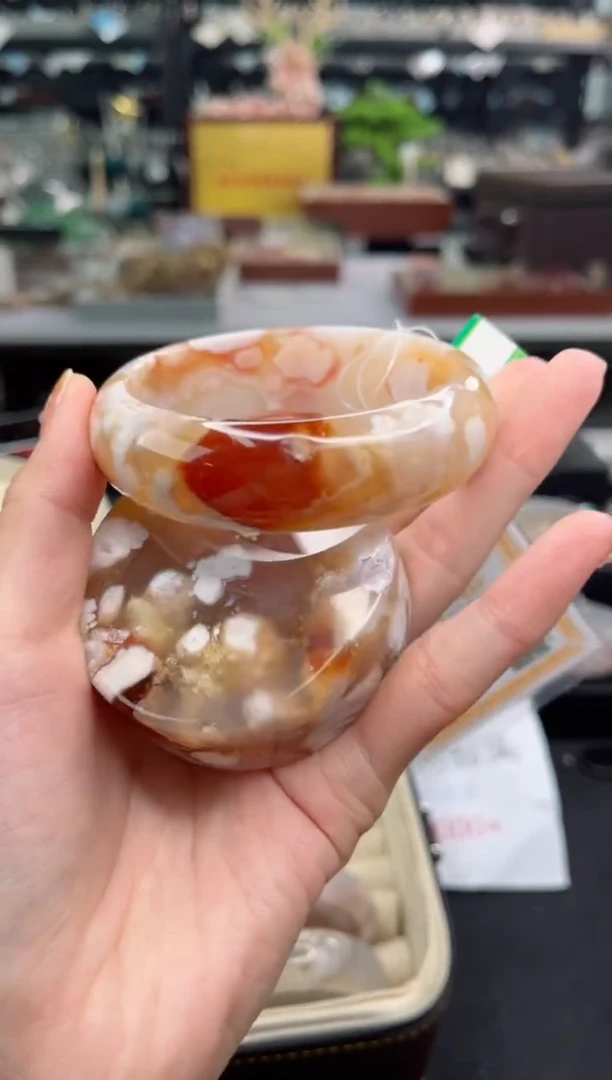 【闪购商品】石英质玉手镯未镶嵌62圈口（赠品镯心）3165040