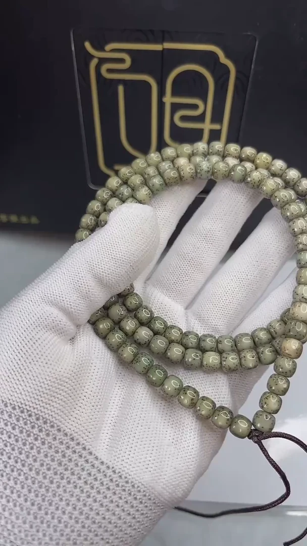 手串星月菩提小驼包7x6.c868