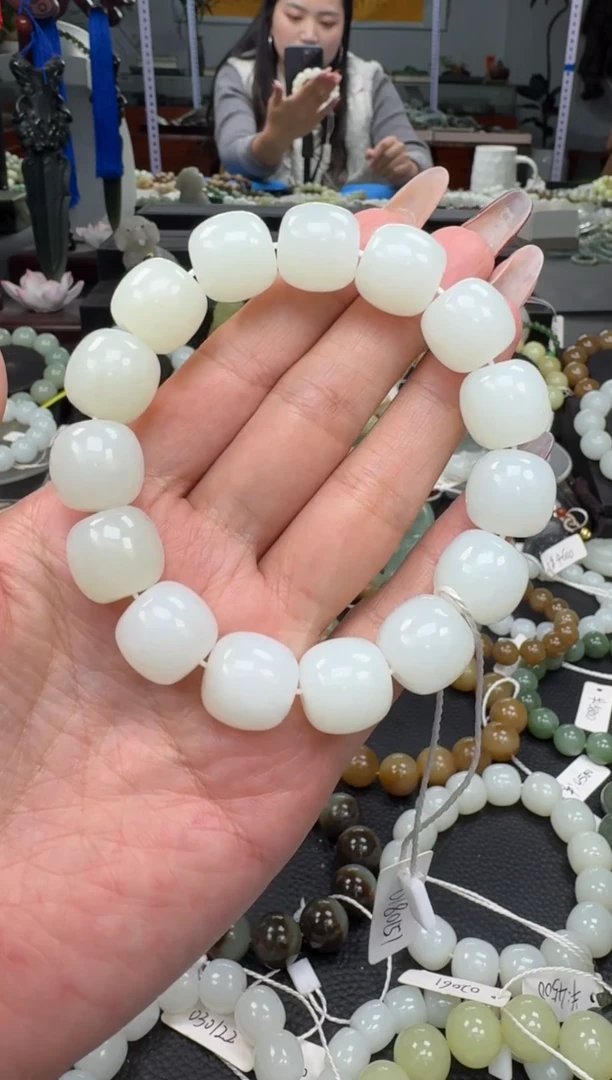 未镶嵌手链和田玉新疆且末金山白玉卡15