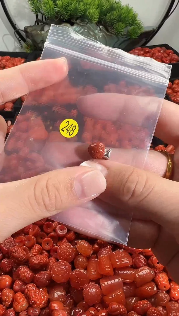 颈饰未镶嵌南红玛瑙1