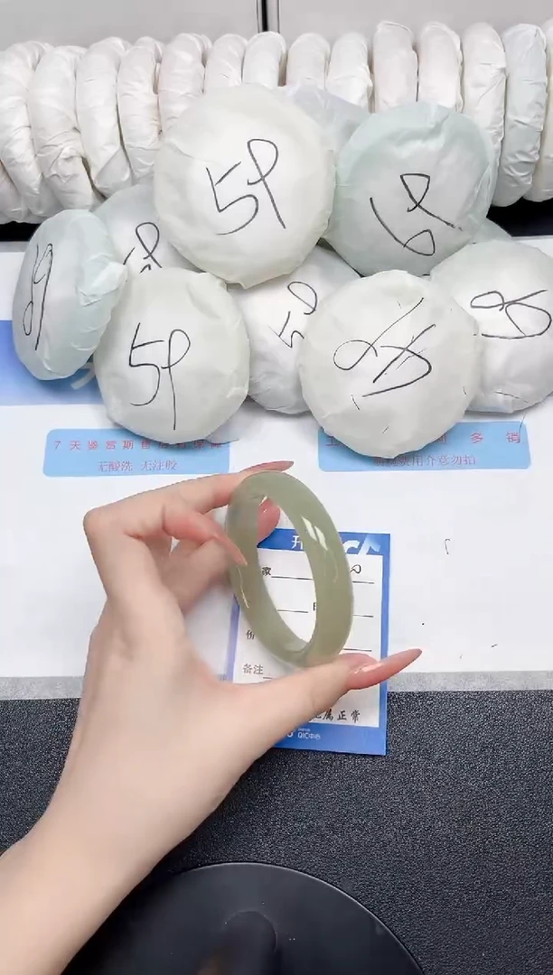 未镶嵌手镯石英质玉40-58.5