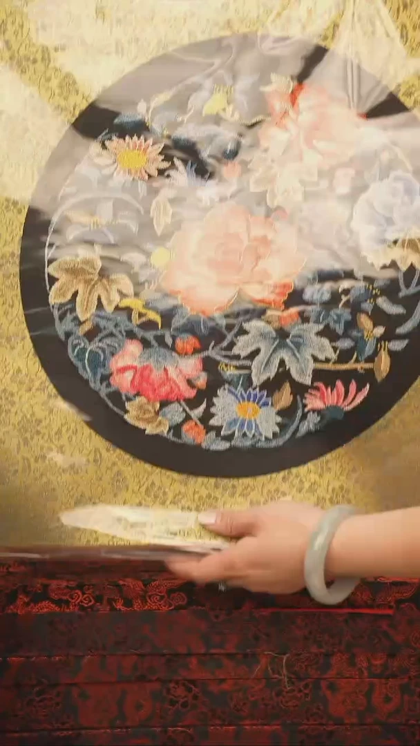 扇子苏绣挂画 30乘30 加框45乘45