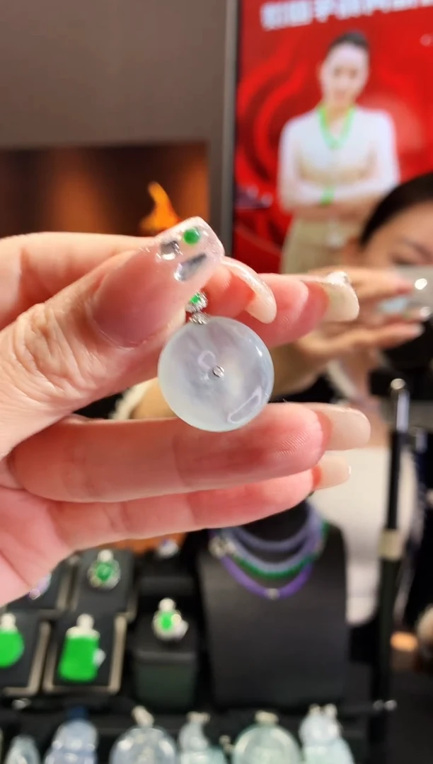 【闪购商品】翡翠吊坠(不含链)18K金镶嵌平安扣