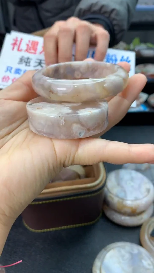 未镶嵌手镯石英质玉（55圈口）赠送镯心 无证书