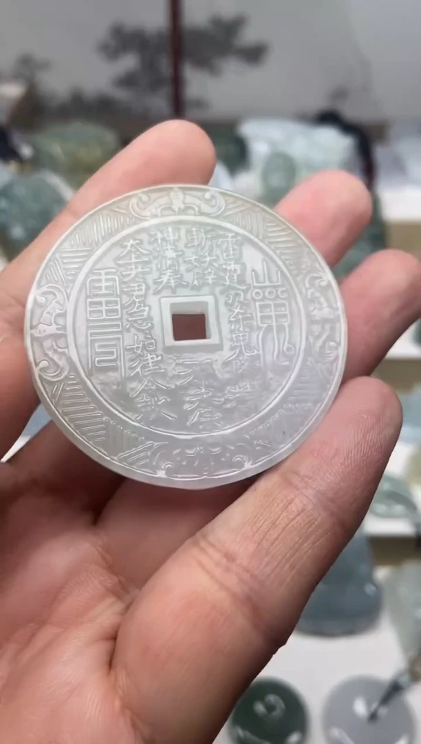 颈饰未镶嵌翡翠山鬼