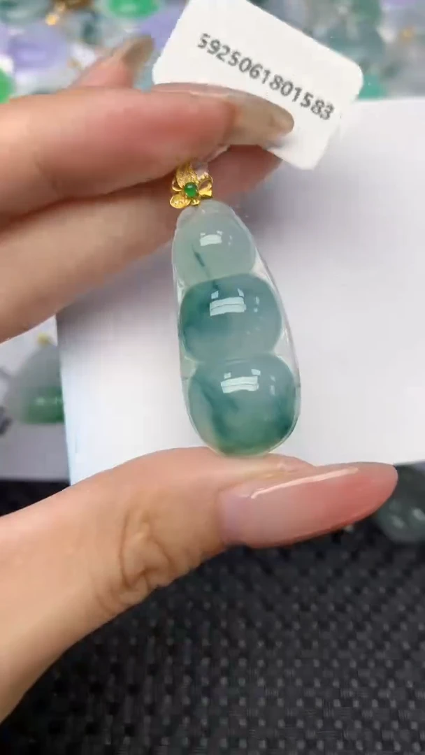翡翠18K金镶嵌颈饰天然翡翠a货