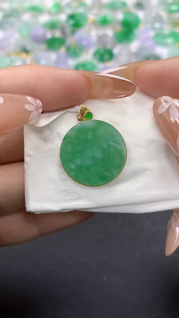 颈饰18K金镶嵌翡翠a货假一赔三支持复检百元上9元证书费自理