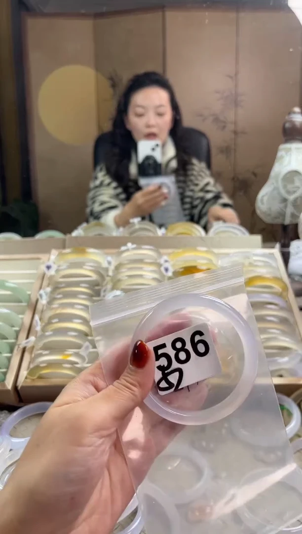手镯玛瑙/玉髓未镶嵌586