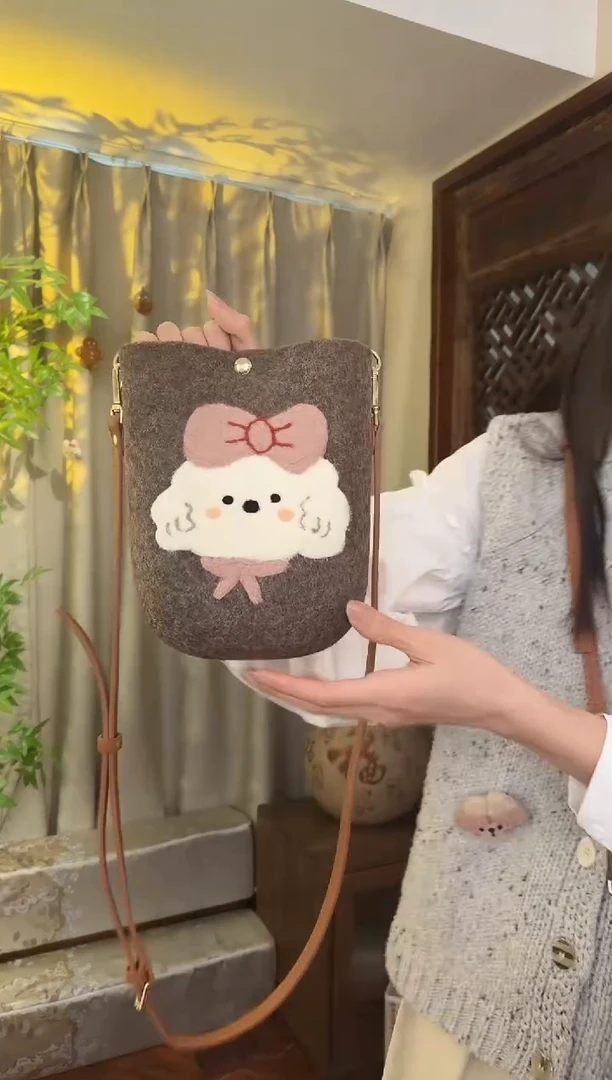 羊毛非遗纯手工包  手机包小狗