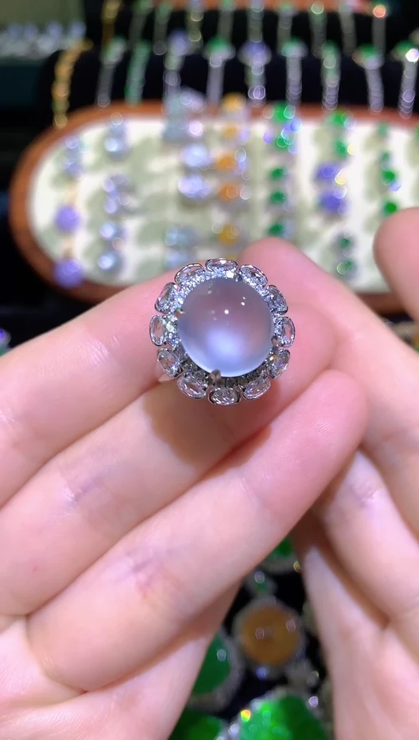 18K金镶嵌戒指翡翠玻璃种极光白不封底蛋面戒指