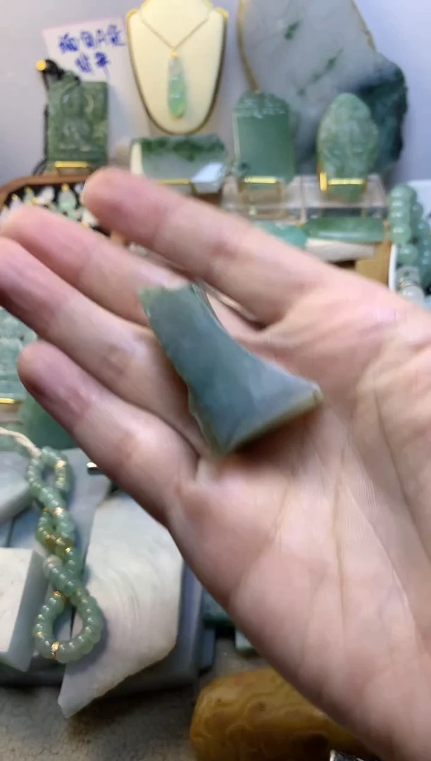 未镶嵌挂件翡翠  缅甸A货翡翠，没有运费险