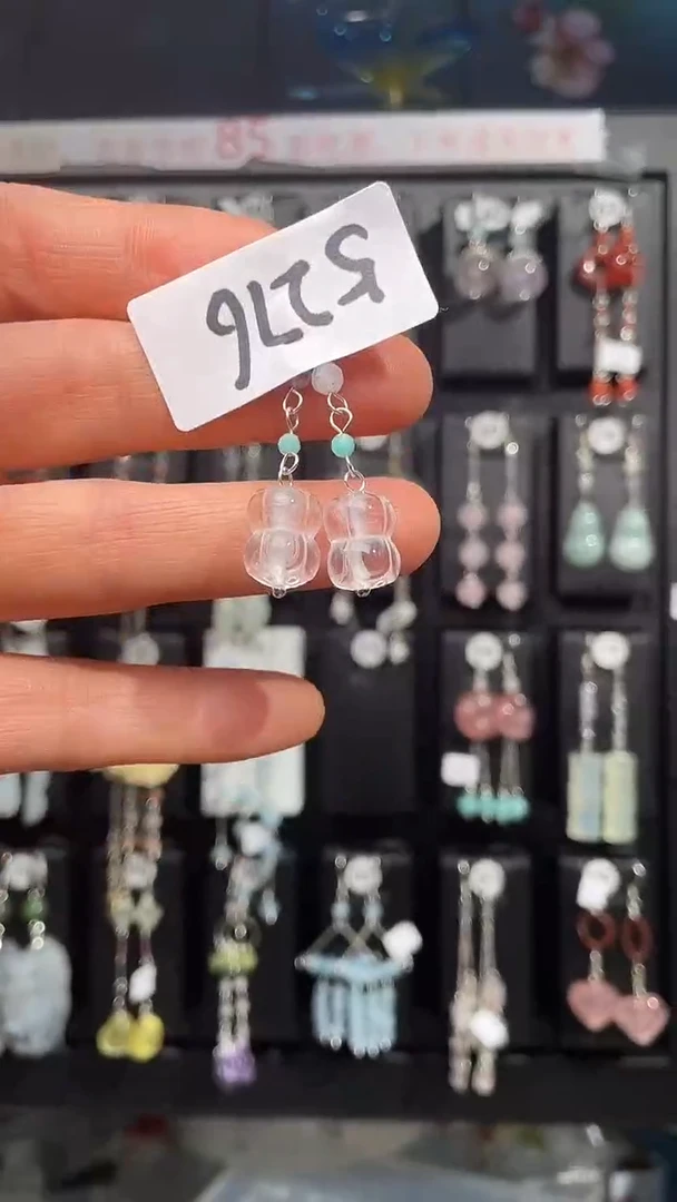 未镶嵌耳饰水晶喜欢拍