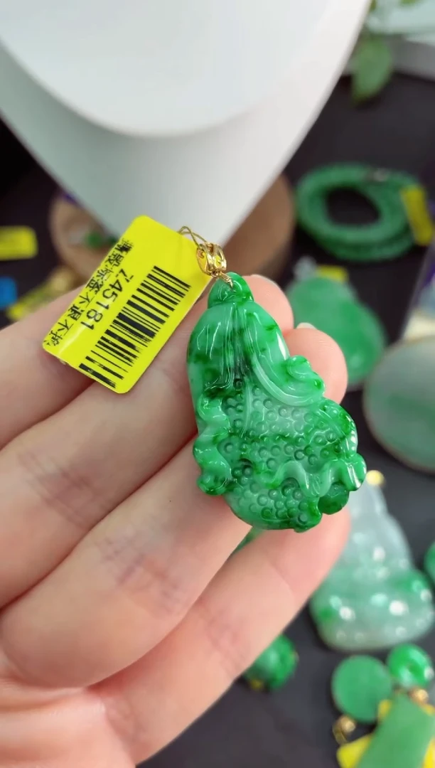 吊坠(不含链)18K金镶嵌翡翠挂件