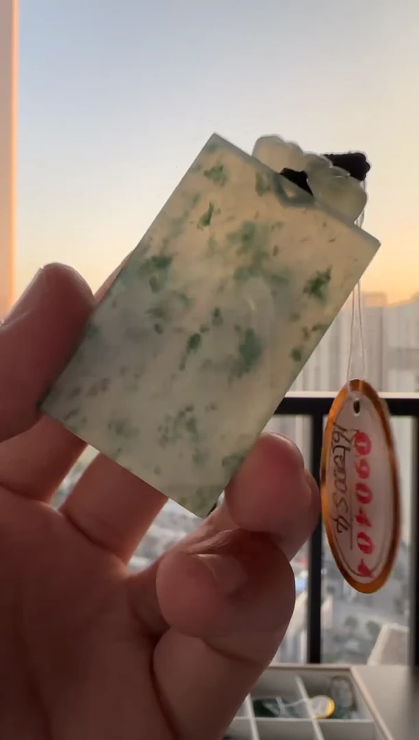 颈饰未镶嵌翡翠利****迪天然翡翠A货孤品一件