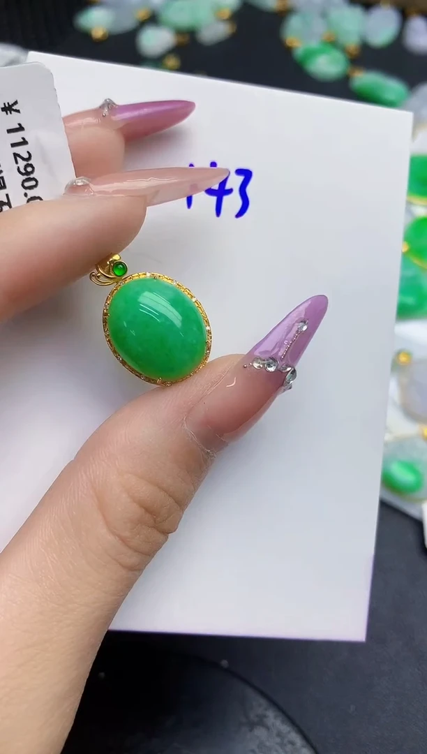 翡翠18K金镶嵌颈饰缅甸天然翡翠A货