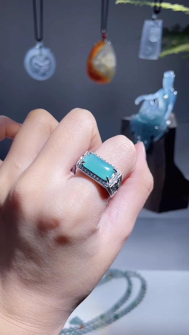 颈饰未镶嵌翡翠三件套  多样性发1