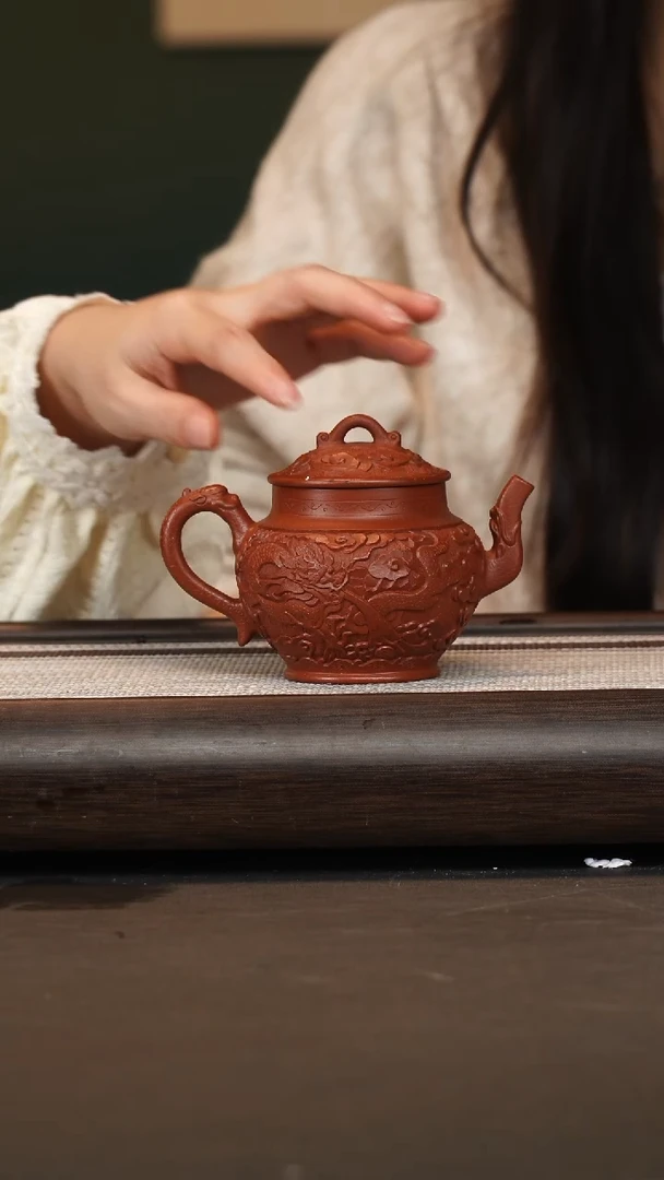 茶壶紫砂徐秀文/红泥/浮雕龙壶/240c
