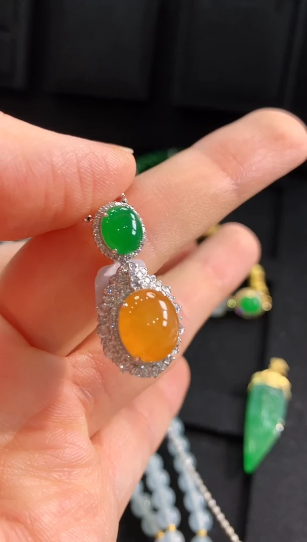 【闪购商品】翡翠吊坠(不含链)18K金镶嵌吊坠