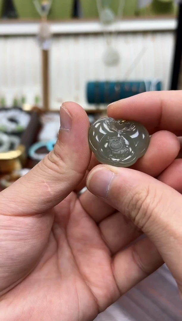 颈饰未镶嵌和田玉牛