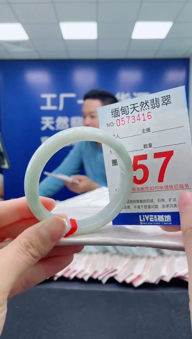 未镶嵌手镯翡翠天然翡翠手镯